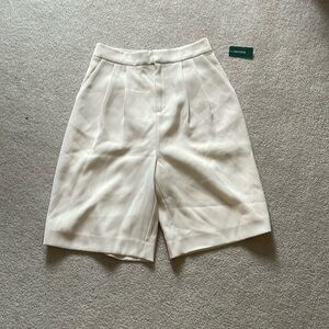 Simons cream knee shorts